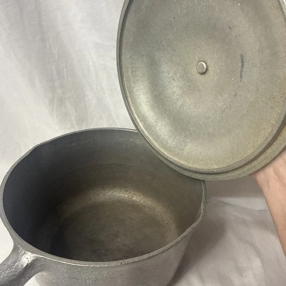 Vintage Club Aluminum Hammercraft 2-3 Qt Saucepan w Lid Wood Handle Mid Century